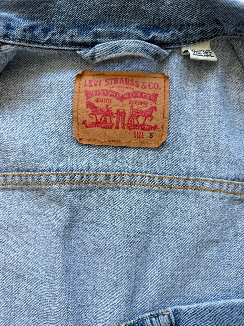 Levis light blue
